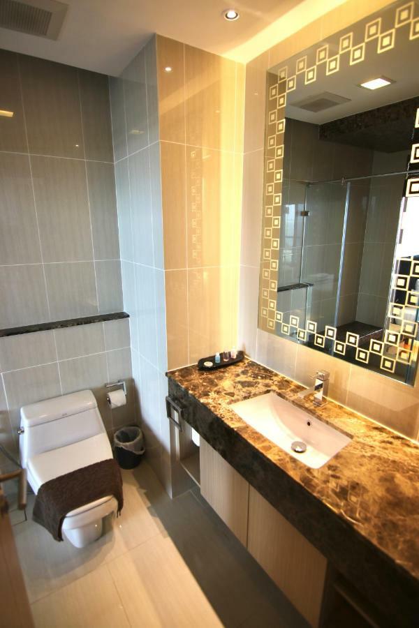 Luxurious Beachfront Pattaya Exterior photo