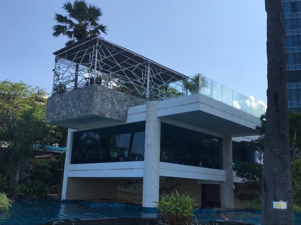 Luxurious Beachfront Pattaya Exterior photo
