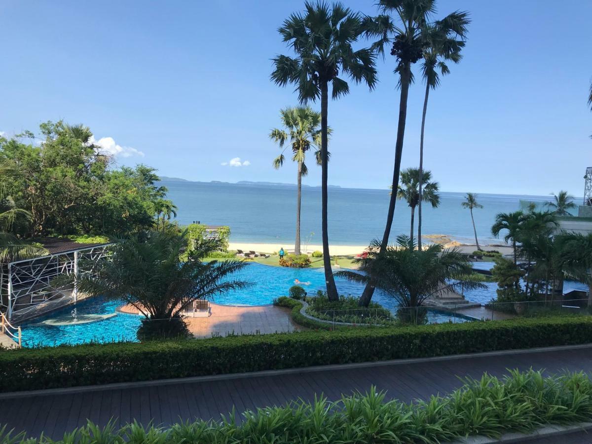 Luxurious Beachfront Pattaya Exterior photo
