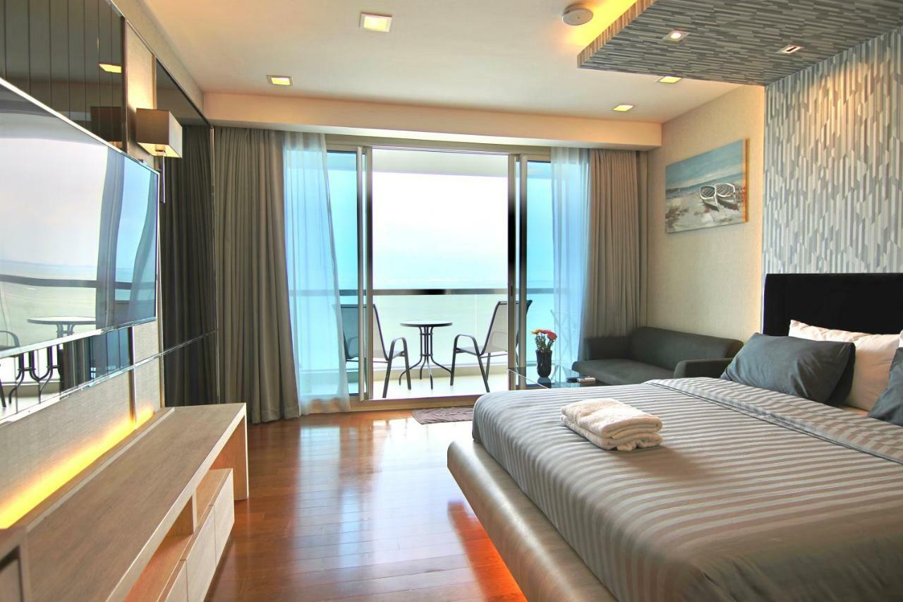 Luxurious Beachfront Pattaya Exterior photo